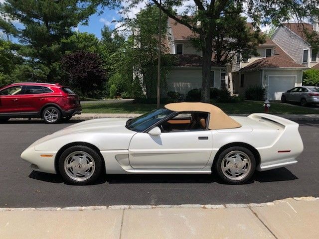 1989 White Chevrolet Corvette Convertible