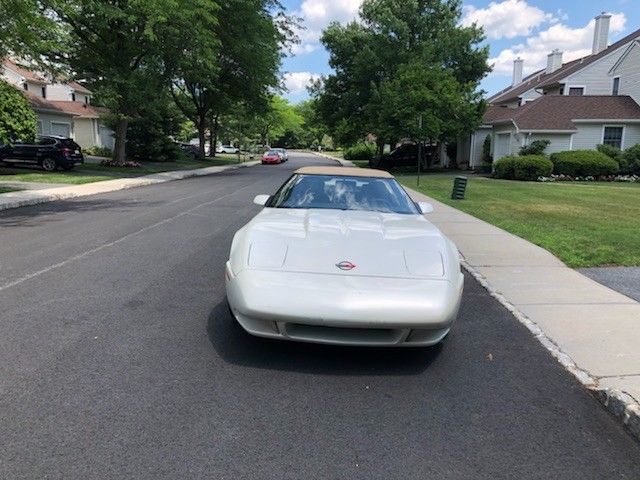 1989 White Chevrolet Corvette Convertible