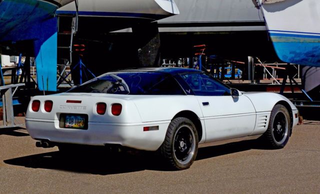 1989 White Chevrolet Corvette Coupe