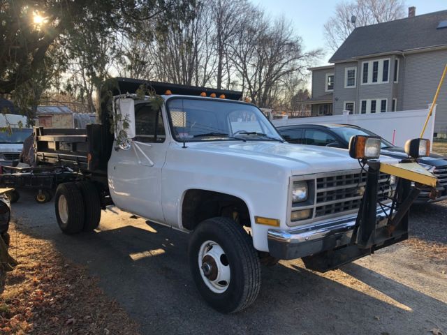 1989 White Chevrolet CV3100 Dump Truck