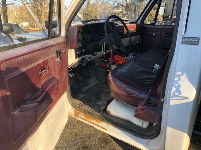 1989 White Chevrolet CV3100 Dump Truck