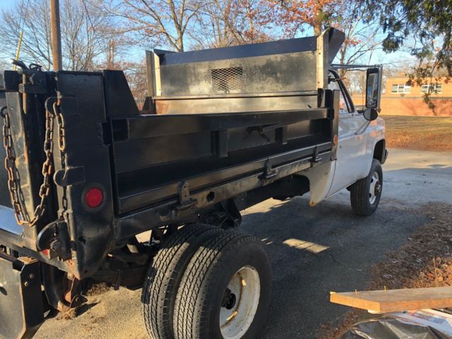 1989 White Chevrolet CV3100 Dump Truck