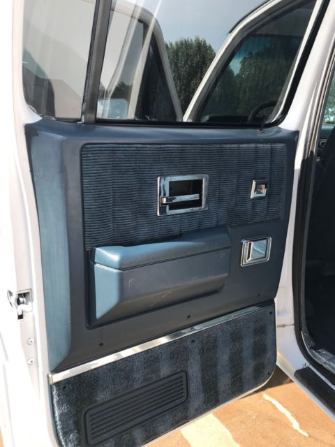 1989 White Chevrolet C/K Pickup 3500 Crew Cab Pickup