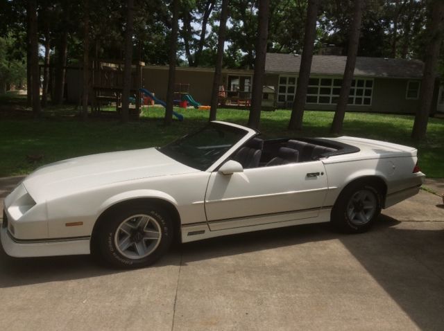 1989 White Chevrolet Camaro Convertible