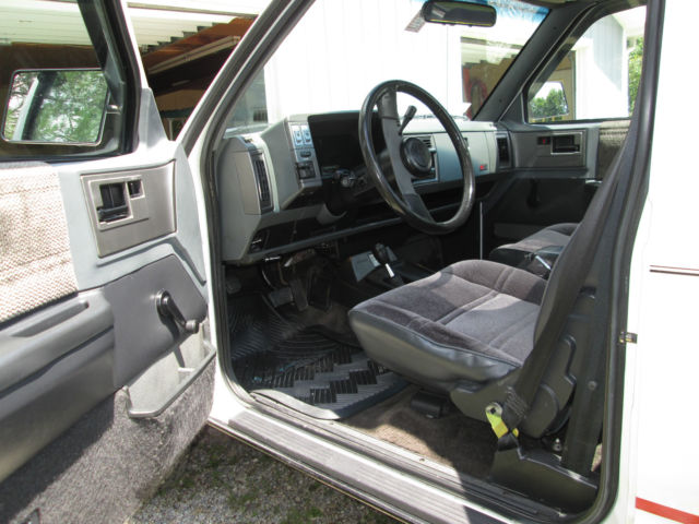 1989 Frost White Chevrolet S-10 Standard Cab Pickup