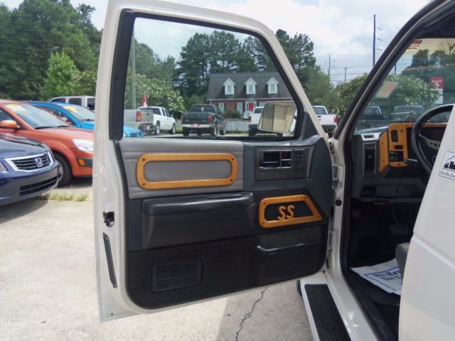 1989 White Chevrolet Blazer SUV