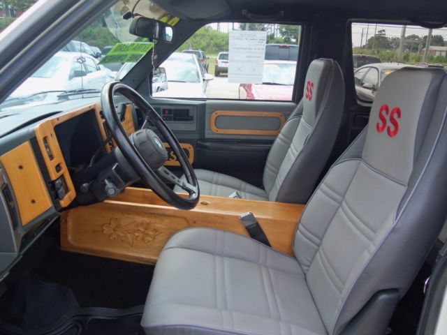 1989 White Chevrolet Blazer SUV