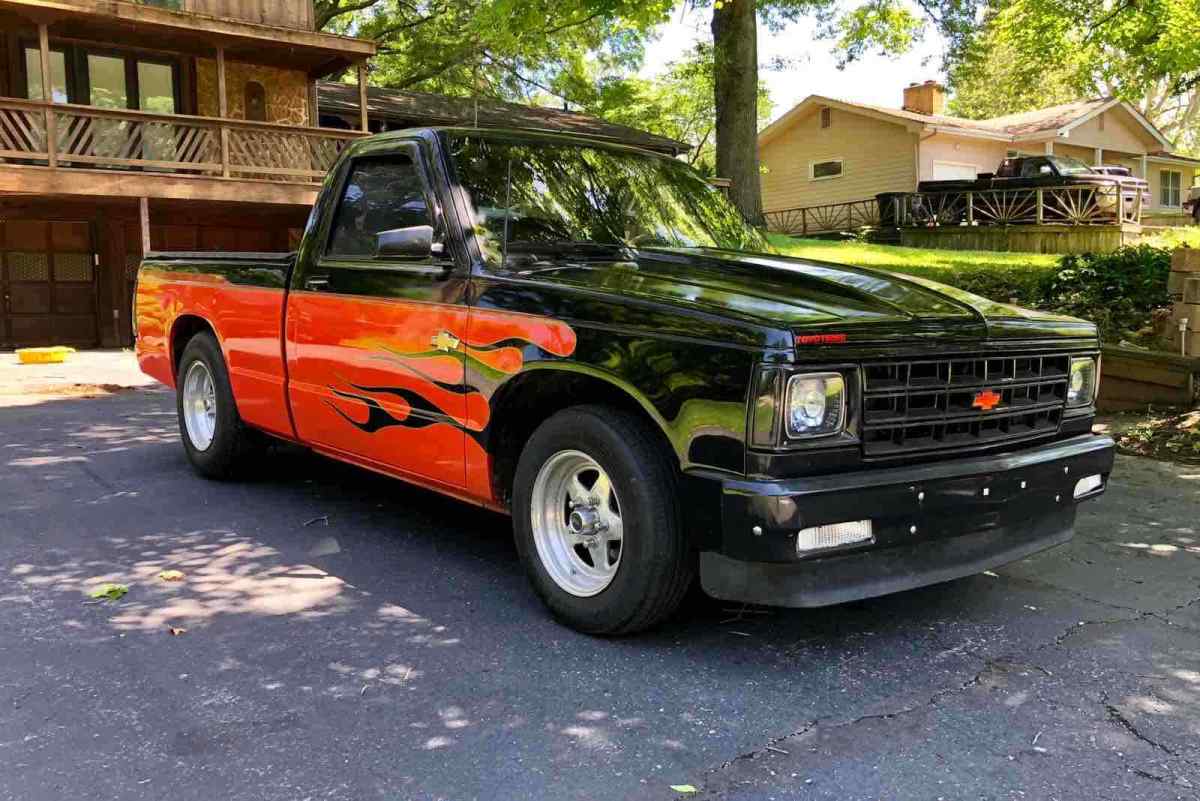 1989 Red Chevrolet S10 Pickup