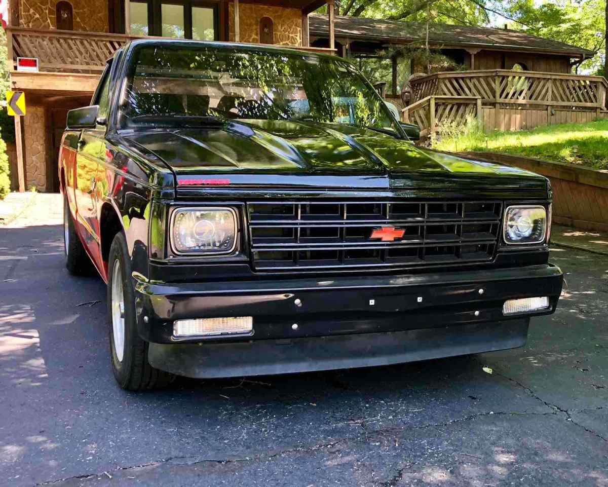 1989 Red Chevrolet S10 Pickup