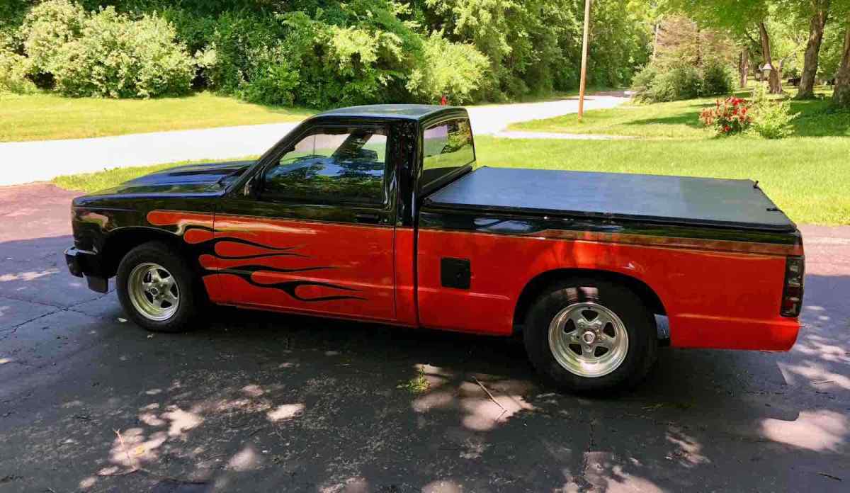 1989 Red Chevrolet S10 Pickup