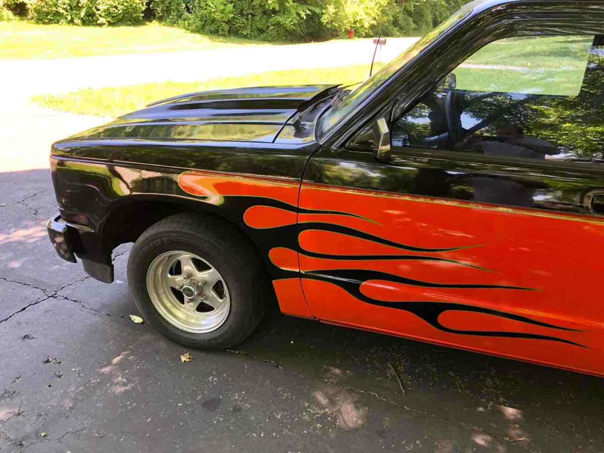 1989 Red Chevrolet S10 Pickup