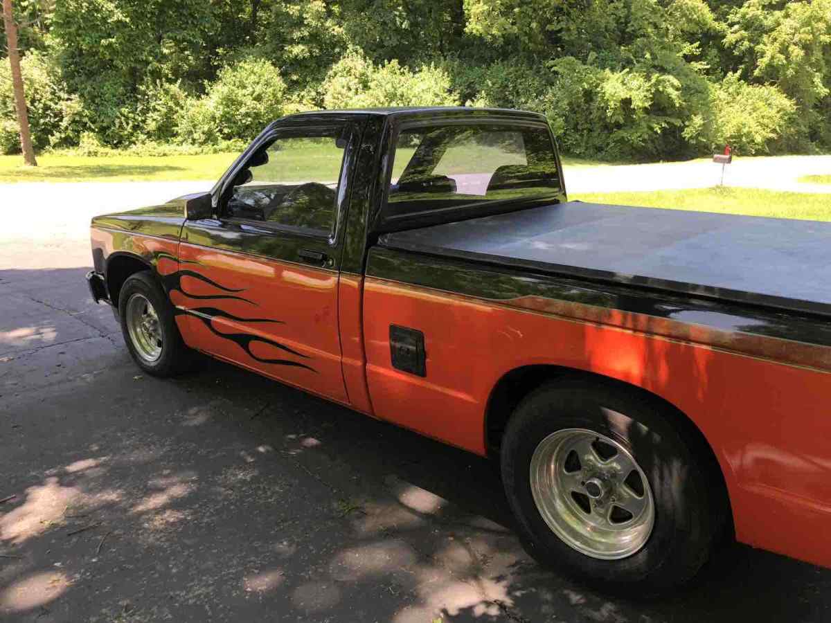 1989 Red Chevrolet S10 Pickup