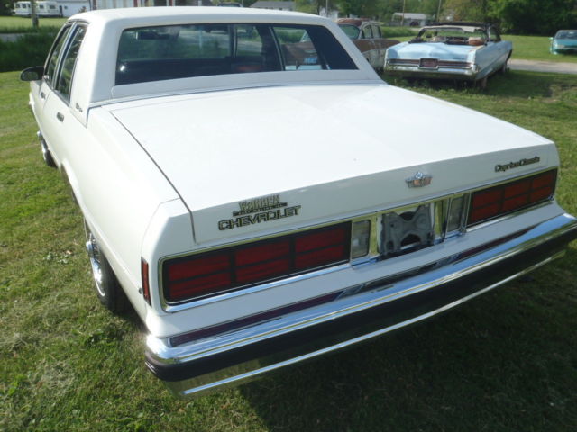 1989 White Chevrolet Capriceold Sedan