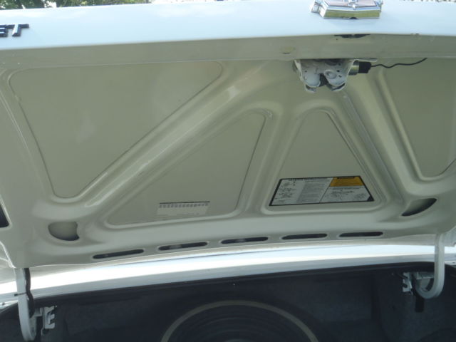 1989 White Chevrolet Capriceold Sedan