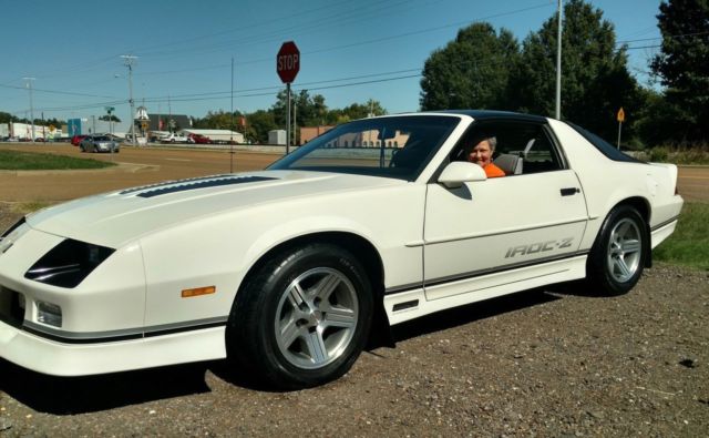 1989 White Chevrolet Camaro Coupe