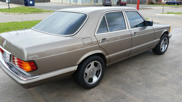 1989 mettalic brown Mercedes-Benz 300-Series Sedan