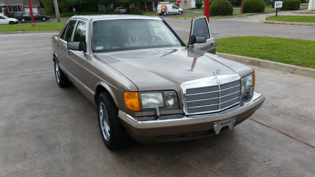 1989 mettalic brown Mercedes-Benz 300-Series Sedan