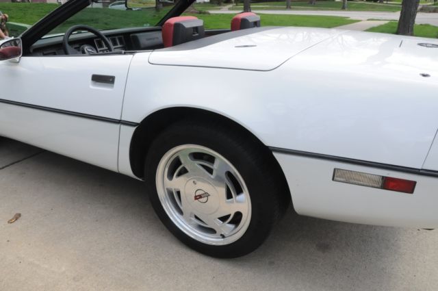 1989 White Chevrolet Corvette Convertible