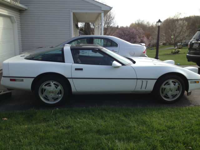 1989 White Chevrolet Corvette Coupe