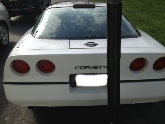 1989 White Chevrolet Corvette Coupe