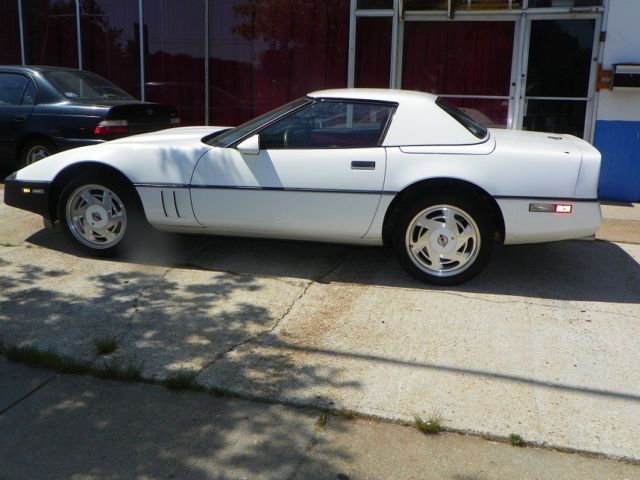 1989 White Chevrolet Corvette Convertible