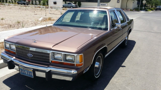 1989 Brown Ford Crown Victoria Sedan