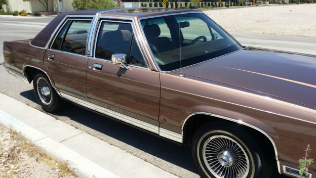1989 Brown Ford Crown Victoria Sedan