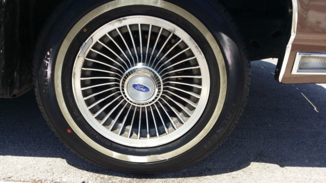 1989 Brown Ford Crown Victoria Sedan