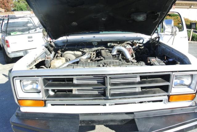 1989 White Dodge Ram 2500 Standard Cab Pickup
