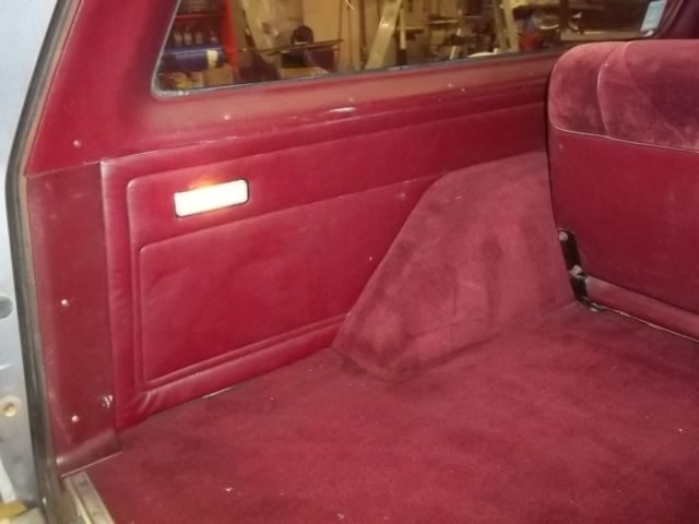 1989 Silver Dodge Ramcharger SUV