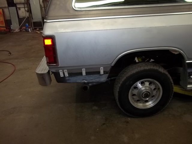 1989 Silver Dodge Ramcharger SUV