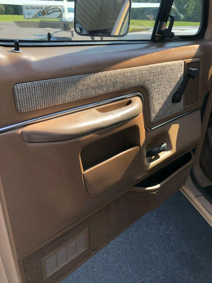 1989 LT Tan & Brown Ford F-150 Standard Cab Pickup