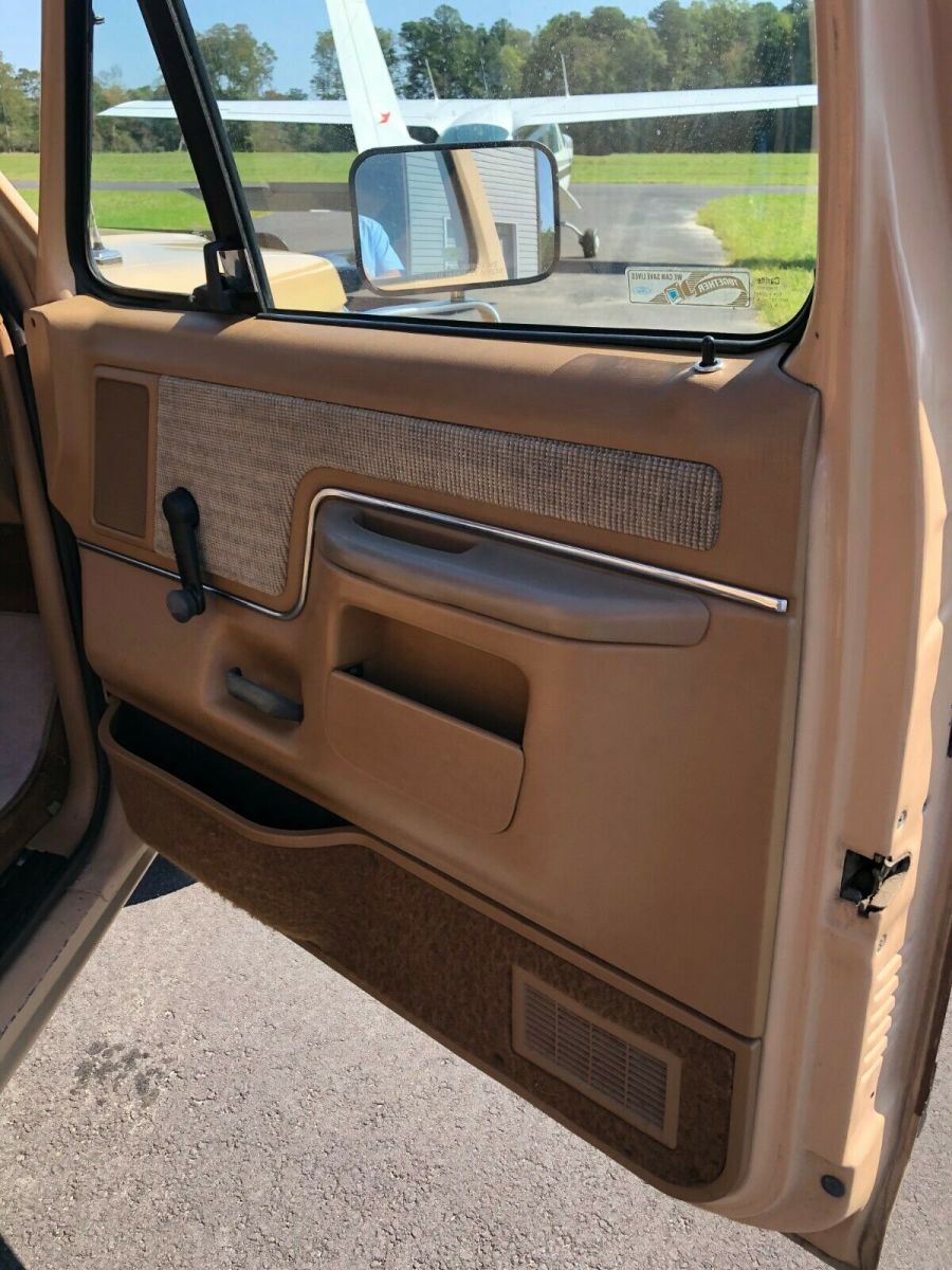 1989 LT Tan & Brown Ford F-150 Standard Cab Pickup