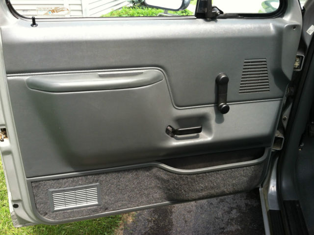 1989 Silver Ford F-150 Standard Cab Pickup