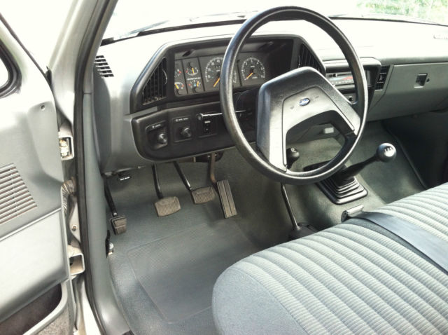 1989 Silver Ford F-150 Standard Cab Pickup
