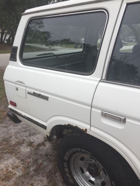 1989 White Toyota Land Cruiser SUV