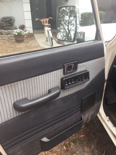 1989 White Toyota Land Cruiser SUV