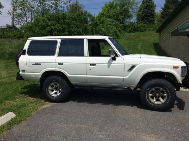 1989 white Toyota Land Cruiser suv
