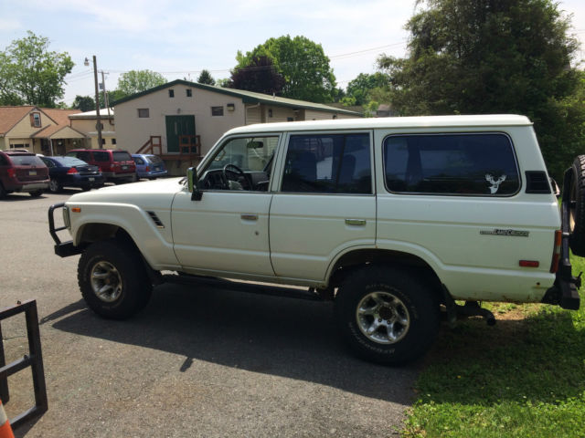 1989 white Toyota Land Cruiser suv