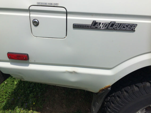 1989 white Toyota Land Cruiser suv