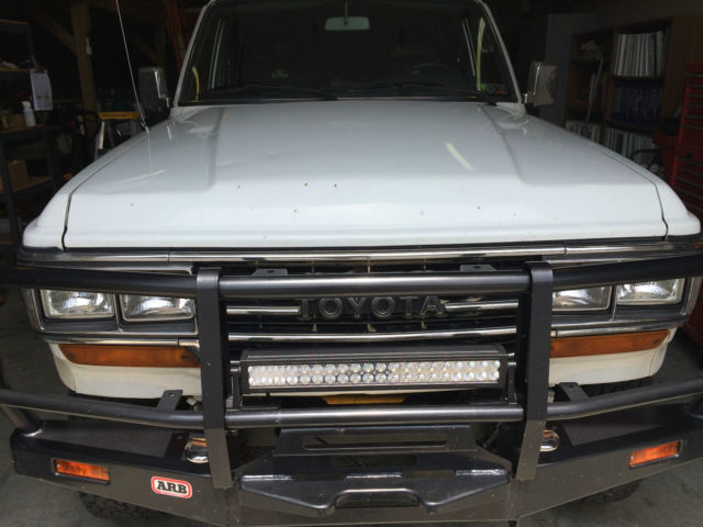 1989 white Toyota Land Cruiser suv