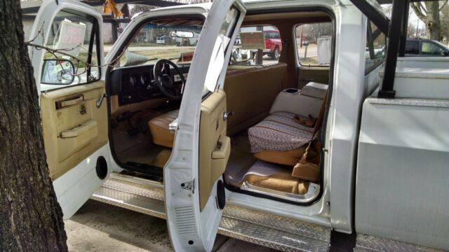 1989 white Chevrolet Other Pickups Crew Cab Pickup