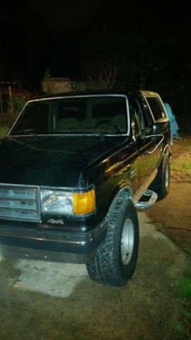 19890000 black Ford Bronco SUV