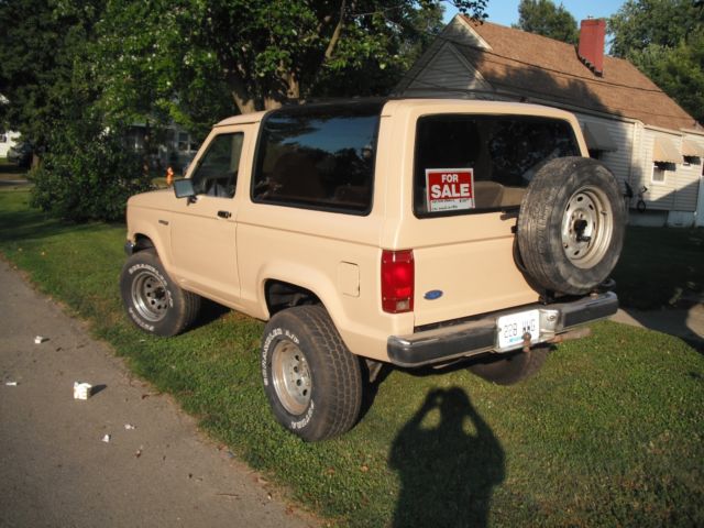 1989 Tan Ford Bronco II SUV