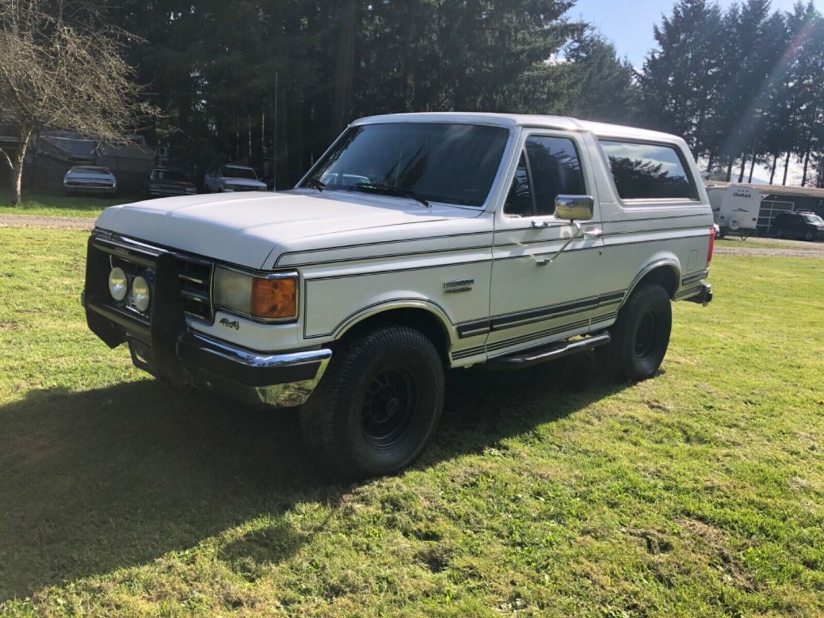 1989 White Ford Bronco Suv