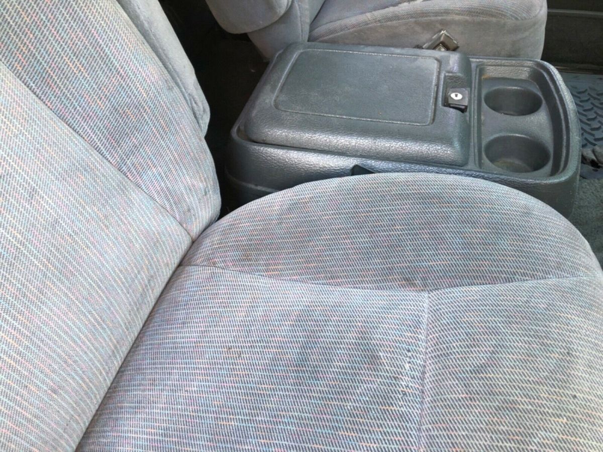 1989 White Ford Bronco Suv