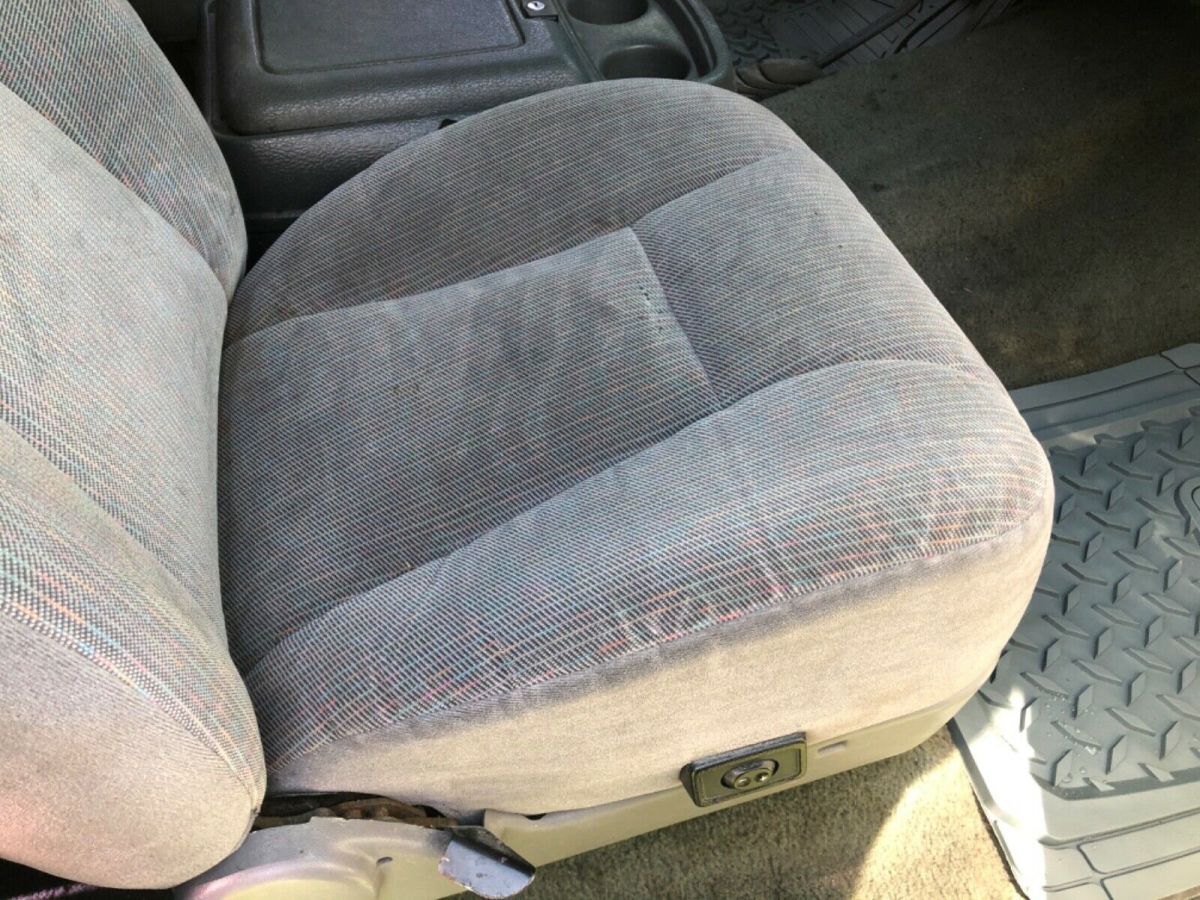 1989 White Ford Bronco Suv