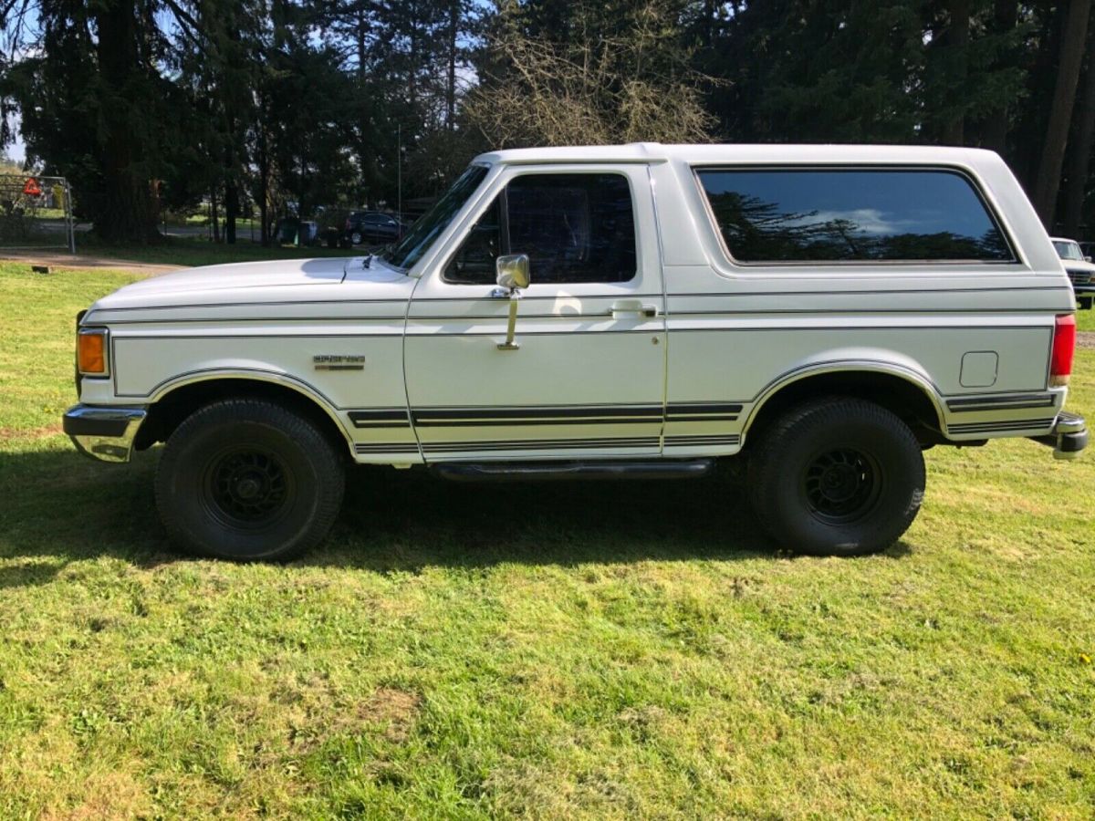 1989 White Ford Bronco Suv