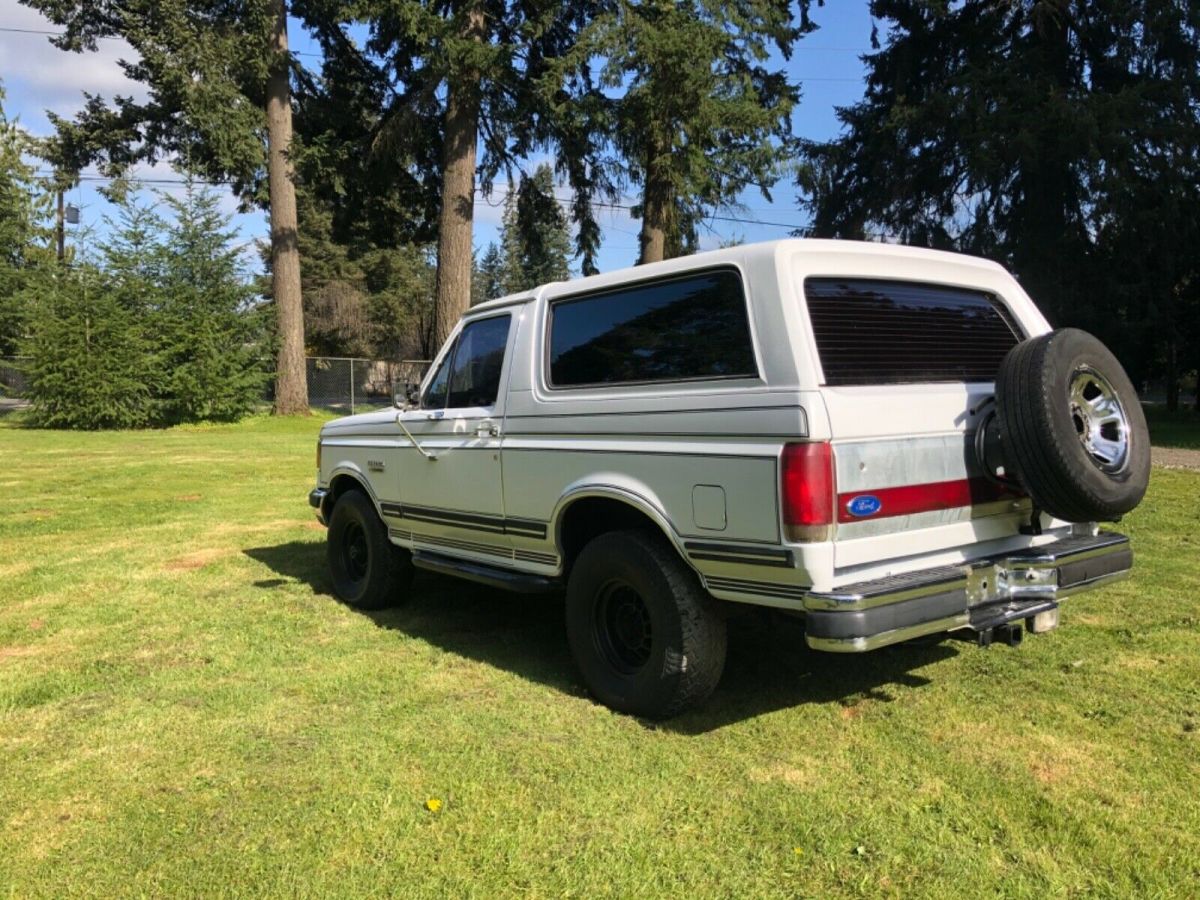 1989 White Ford Bronco Suv