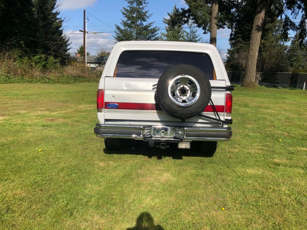 1989 White Ford Bronco Suv